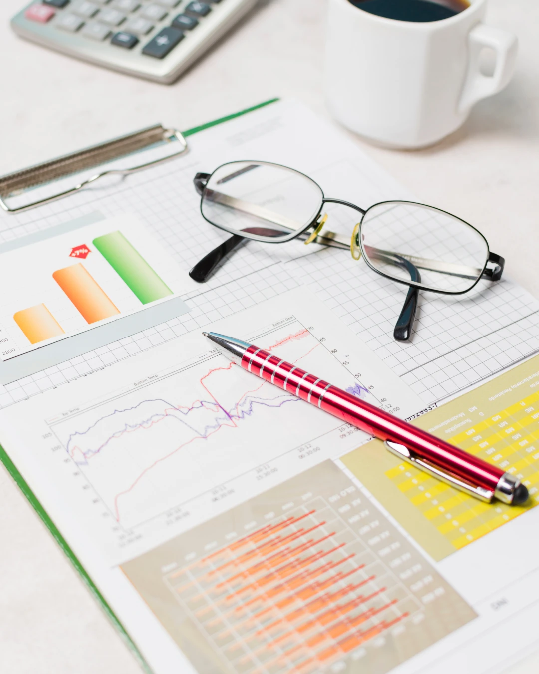 “ventajas fiscales seguros de ahorro: análisis de gráficos, rentabilidad y estrategia de rescates en planificación financiera”.