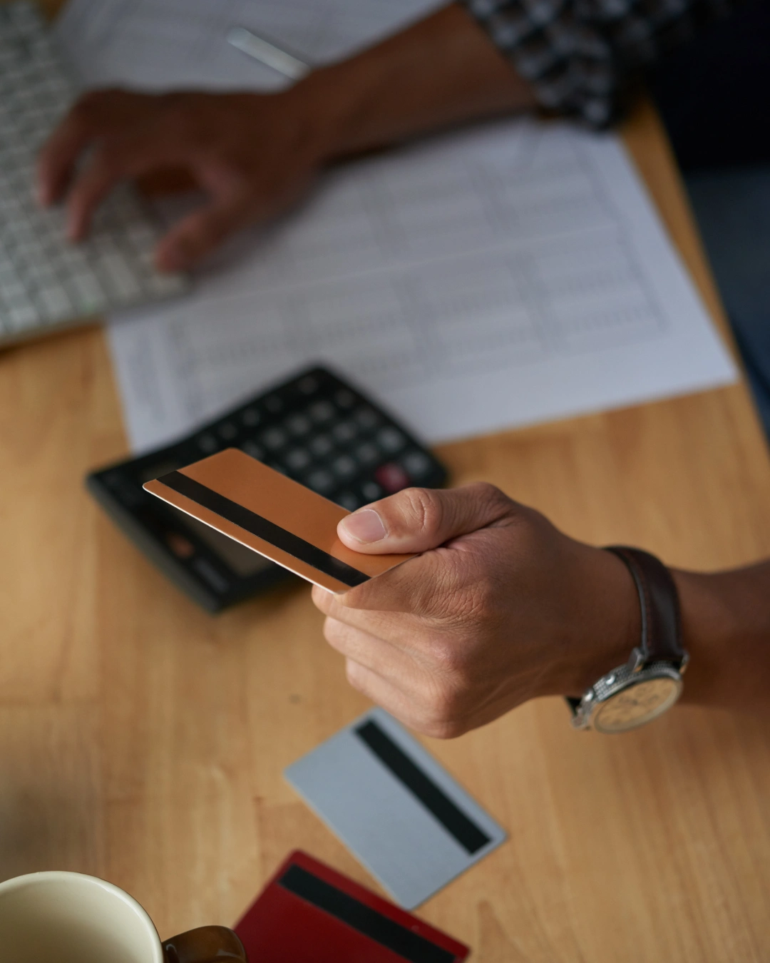 Persona calculado el tramite de los seguros de vida y mirando que enfermedades cubre n seguro de vida